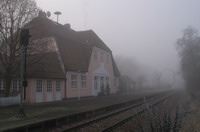 Besonders geheimnisvoll wirkt der Worpsweder Bahnhof bei Nebel