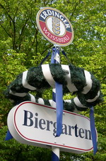Biergarten vom griechischen Restaurant Pella