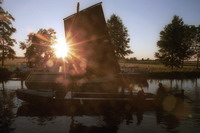 Torfkahn auf der Hamme bei Sonnenuntergang