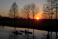 Kanufahrer bei Sonnenuntergang auf der Hamme