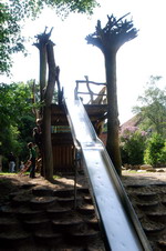 Rutsche beim Kinderspielplatz