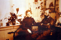 Foto von Paula und Otto Moderoshn auf der Veranda - ausgestellt im Haus am Modersohn-Museum