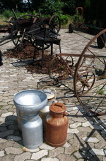 Alte, landwirtschaftliche Ger�te im Landgasthaus Viehspecken