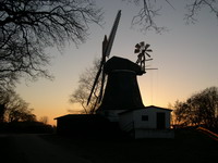 Die Worpsweder M�hle - als Silhouette - bei Sonnenuntergang