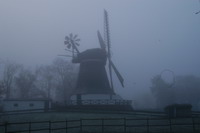Die Worpsweder M�hle wirkt im Nebel besonders geheimnisvoll