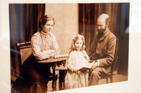 Foto von Paul, Elsbeth und Otto Modersohn um 1902 im Haus am Modersohn-Museum