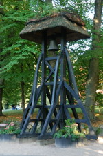 Dorfglocke am Rathaus in der Bauernreihe