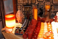 Produkte vom Atelier f�r Kerzenkunst beim Weihnachtsmarkt in der Music-Hall