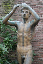 Skulptur vor der "Kunstschau Worpswede"