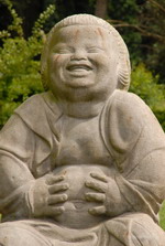 Die Kopie der "Bonze des Humors" (Buddha) im Hoetger-Garten von Diedrichshof - das Original steht auf dem Gel�nde beim zentralen Parkplatz um das "Kaffee Worpswede"
