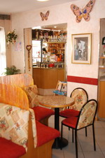 Gem�tlichkeit im Eiscafe Dolomiti