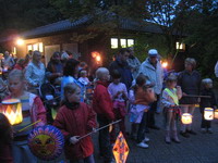 Kinder beim Laternenumzug durch Worpswede
