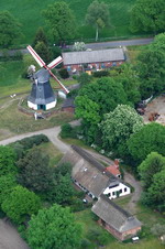 Die Worpsweder M�hle, die 1838 als "Erdholl�nder" gebaut wurde, gilt heute wie auch schon damals als das Wahrzeichen des K�nstlerdorfes