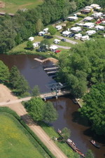 Direkt an der Hamme befindet sich die Zugbr�cke und der Campingplatz
