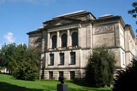 Die B�ste steht direkt hinter der Bremer Kunsthalle in den Wallanlagen