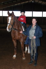 Junges M�dchen mit Reitlehrerin im Reitclub Birkenhof / Reitschule Beller