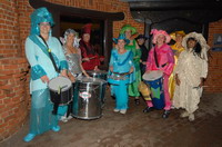 Die Samba-Gruppe "Los Bambeiros" bei einem Auftritt am "Kaffee Worpswede"