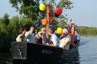 Bunte Lampions zierten einen Torfkahn bei der Hammenacht
