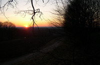 Romantisch: Spaziergang auf dem Lisel-Oppel-Weg auf dem Weyerberg bei Sonnenuntergang