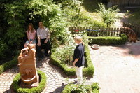 Warte-Garten der Zahnarzt-Praxis von Dr. Volker Segelke und Dr. Kirsten von Helldorff