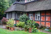Im ehemaligen Atelier von Paula Modersohn-Becker im denkmalgesch�tzten Br�njeshof befindet sich heute die �Ferienwohnung Paula�, die nach historischem Vorbild restauriert und eingerichtet wurde