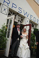 Hochzeitspaar im Worpsweder Bahnhof