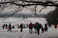 Rodeln am Weyerberg im Februar