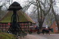 Pferdekutsche in der Bauernreihe am Glockenstuhl