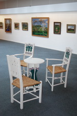 Vogeler-St�hle im Ausstellungsraum der Worpsweder Kunsthalle
