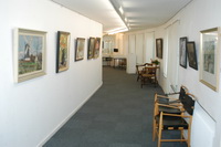 Ein langer Gang f�hrt in den gro�en Ausstellungsraum der Worpsweder Kunsthalle
