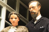 Puppen von Otto Modersohn und seiner 2. Ehefrau Paula Modersohn-Becker im Museum am Modersohn-Haus in Worpswede