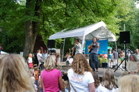 Besonders die Kinder begeisterte die Musik der "Gebr�der Jehn" in der Bergstra�e