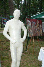 Kunstfigur beim Open-Air-Galerien-Fest