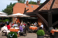 Im Kaffee Worpswede (im Volksmund auch "Caf� Verr�ckt" genannt) herrschte beim Open-Air-Galerien-Fest gro�er Andrang