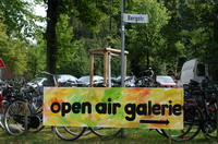 Hinweisschild zur Open-Air-Galerie