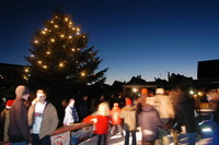 Schlittschuhl�ufer auf dem Weihnachtsmarkt in Stade