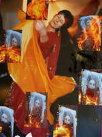 K�nstlerin bei der Arbeit (Fotocollage "Feuertanz") - Atelierwerkstatt Mareiles Art