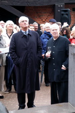 Einweihung des Bacchus-Brunnen in Worpswede mit Karl-Heinz Marg (links, Vorsitzender der "Kulturstiftung Osterholz") und Bildhauer Prof. Waldemar Otto
