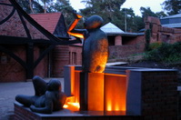 Bacchus-Brunnen bei Nacht