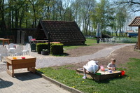 Sandkiste im "Cafe D�umlingsdorf"
