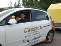 Fahrsch�ler Sebastian Roehrs nach erfolgreicher Pr�fung