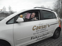 Fahrsch�lerin Lisa Dehne nach bestandener Pr�fung