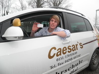 Fahrsch�ler Sebastian Janssen nach erfolgreicher Pr�fung