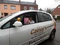 Fahrsch�ler Oliver Batzke nach bestandener Pr�fung