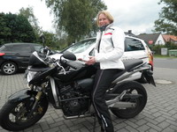 Fahrsch�lerin Petra Behrens nach bestandener Pr�fung