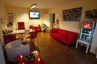 Das gem�tliche Foyer von "Caesars Fahrschule" mit TV