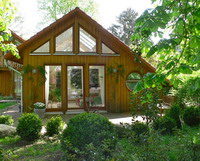 Hausfront vom Ferienhaus Kastaniengr�n (Susanne Weichberger), Bahnhofstr. 14, Tel.: 04792/310628, Mail: s.weichberger@gmx.de, Homepage: www.ferienhaus-kastaniengruen.de