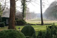 Weiter Ausblick in den gro�z�gigen Garten und die Wiesen der Ferienwohnung am Barkenhoff (Margareta Meyer-Vosskamp), Ostendorfer Utdamm 9, Tel.: 04792/96097, Homepage: www.ferienwohnung-am-barkenhoff.de