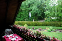 Blick von der Terrasse der Ferienwohnung B�schen in den Garten und zum Barkenhoff