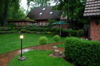 Der Garten der Ferienwohnung B�schen mit Sitzecke